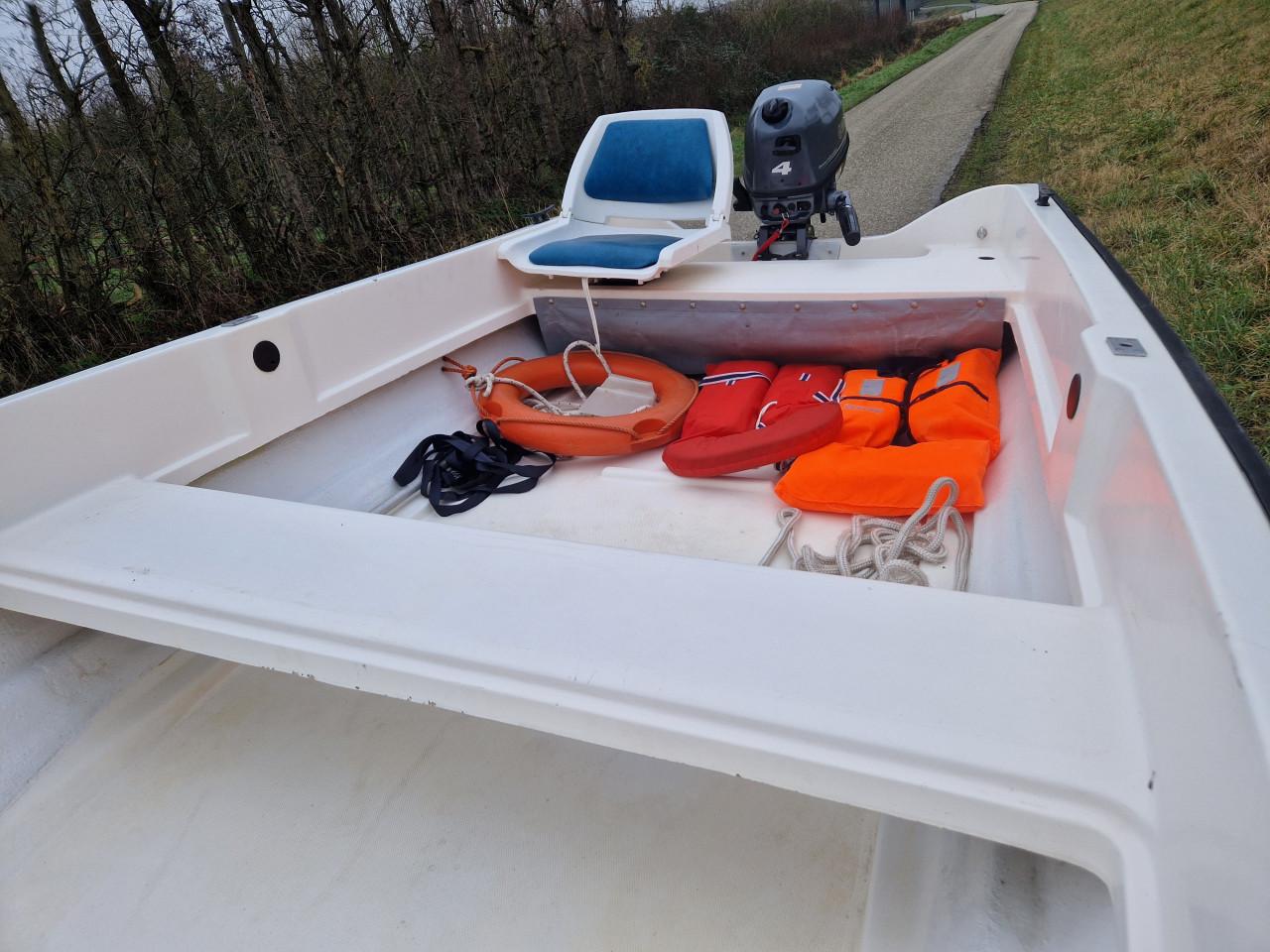 ELAN 401 met YAMAHA 4-takt 4 pk en PEGA boottrailer compleet set vaarklaar