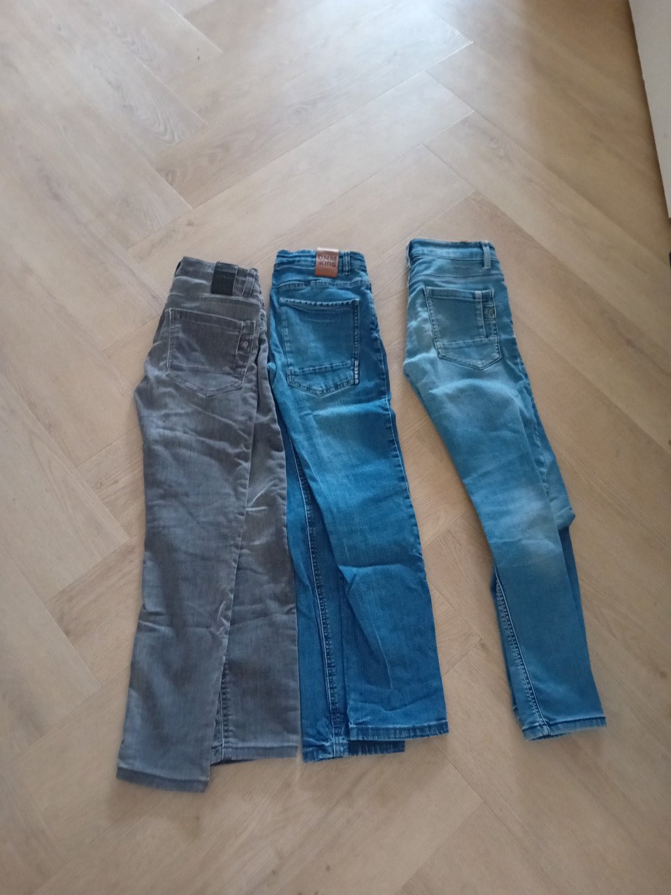 Spijkerbroeken maat 146