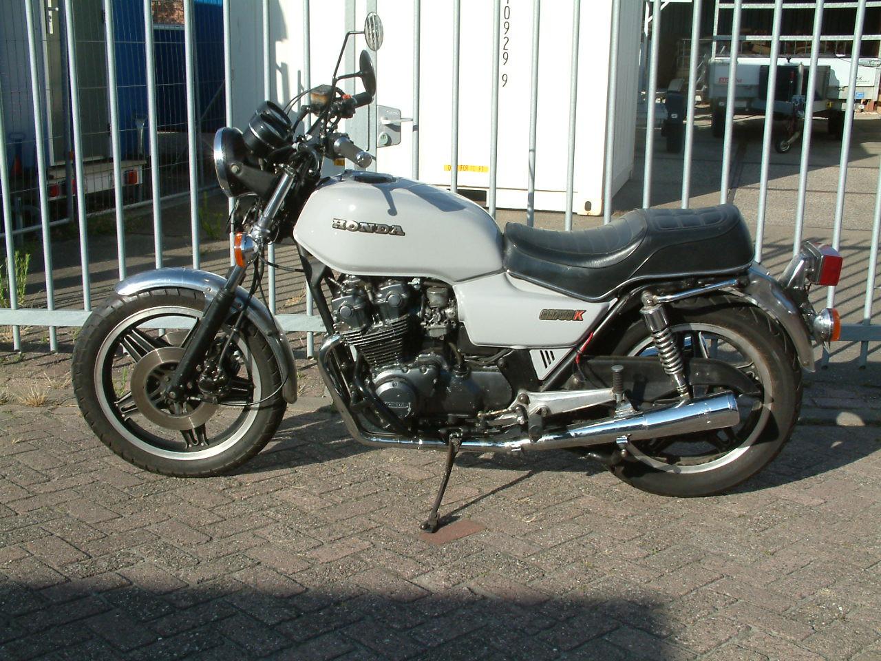 Klassieker  Honda 750  1981 met nieuwe uitlaat bochten en 2 dempers