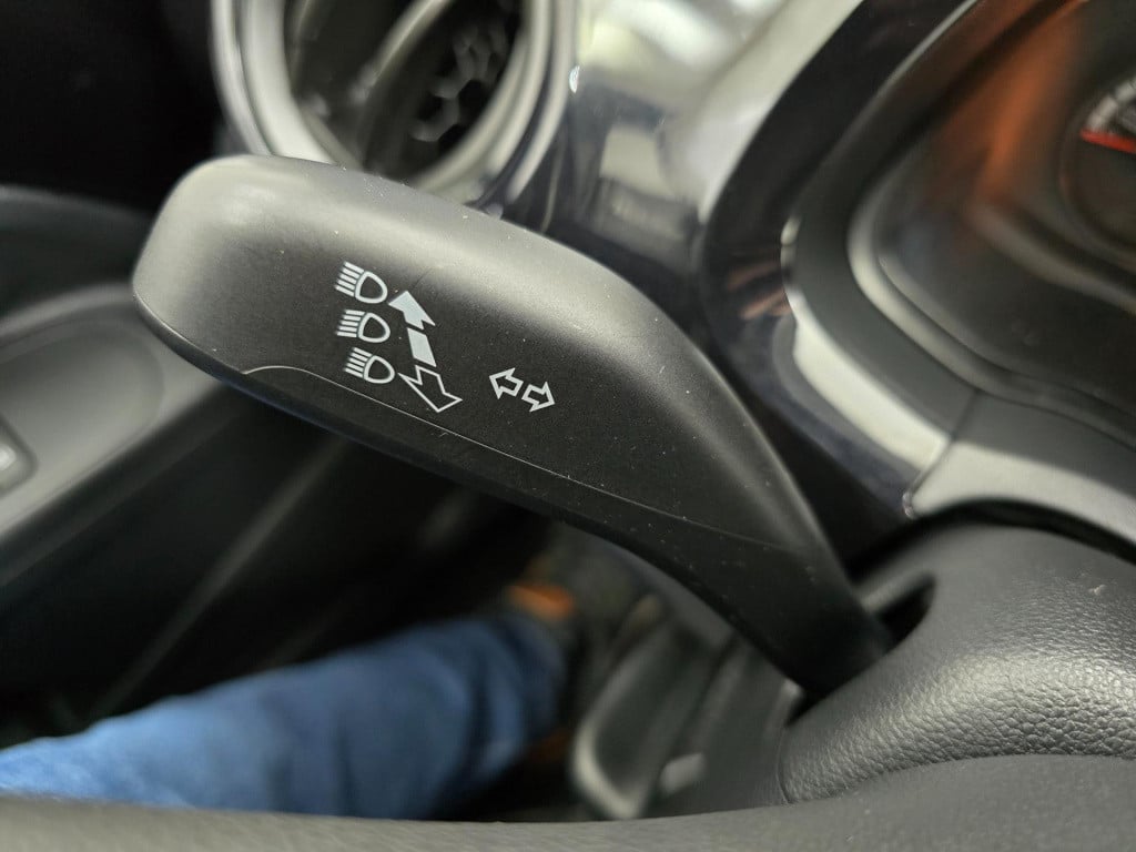 Volkswagen UP! occasion bluemotion met airco en telefoon connecten | tweede