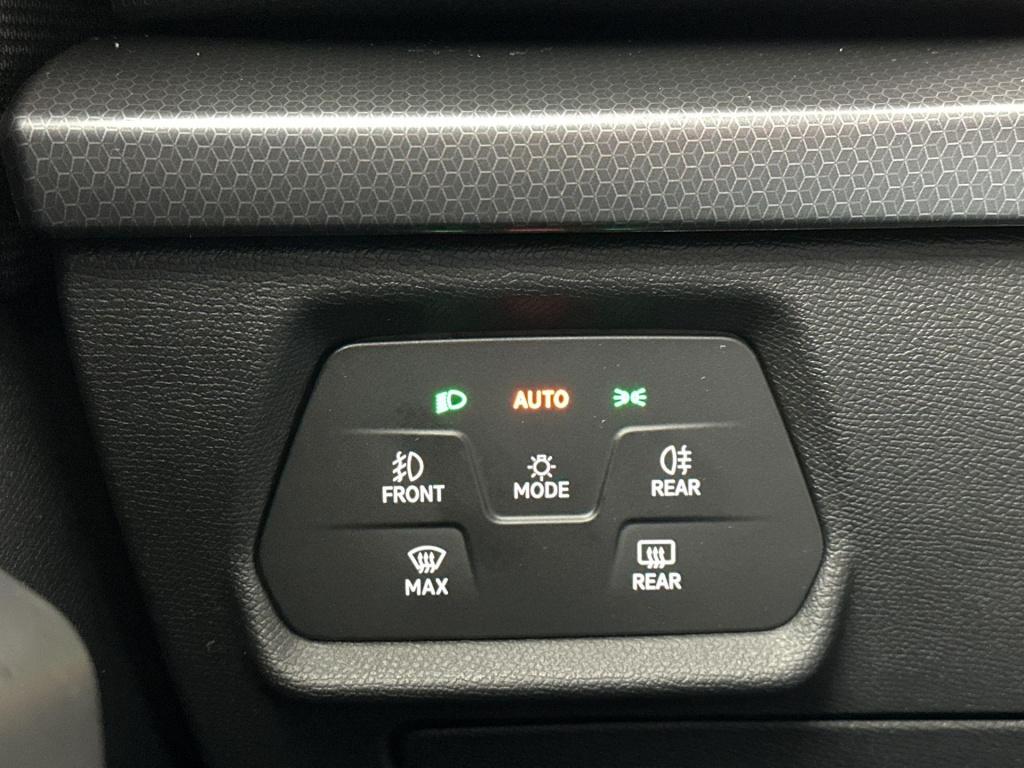 Seat Leon style business intense 1.5 tsi ehybrid 150 kw / 20