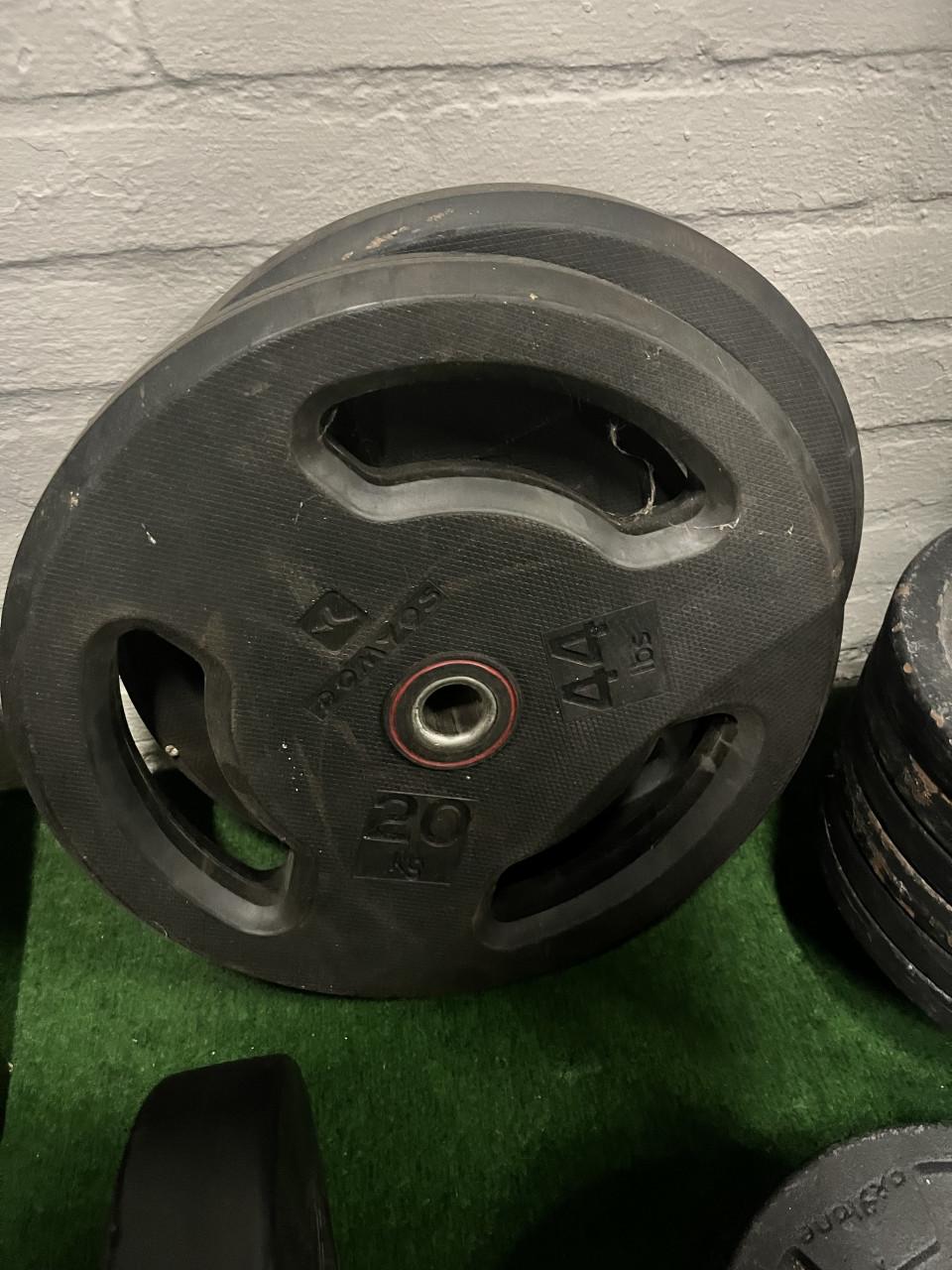 Fitness rack met bankje en 170 kg aan gewichten