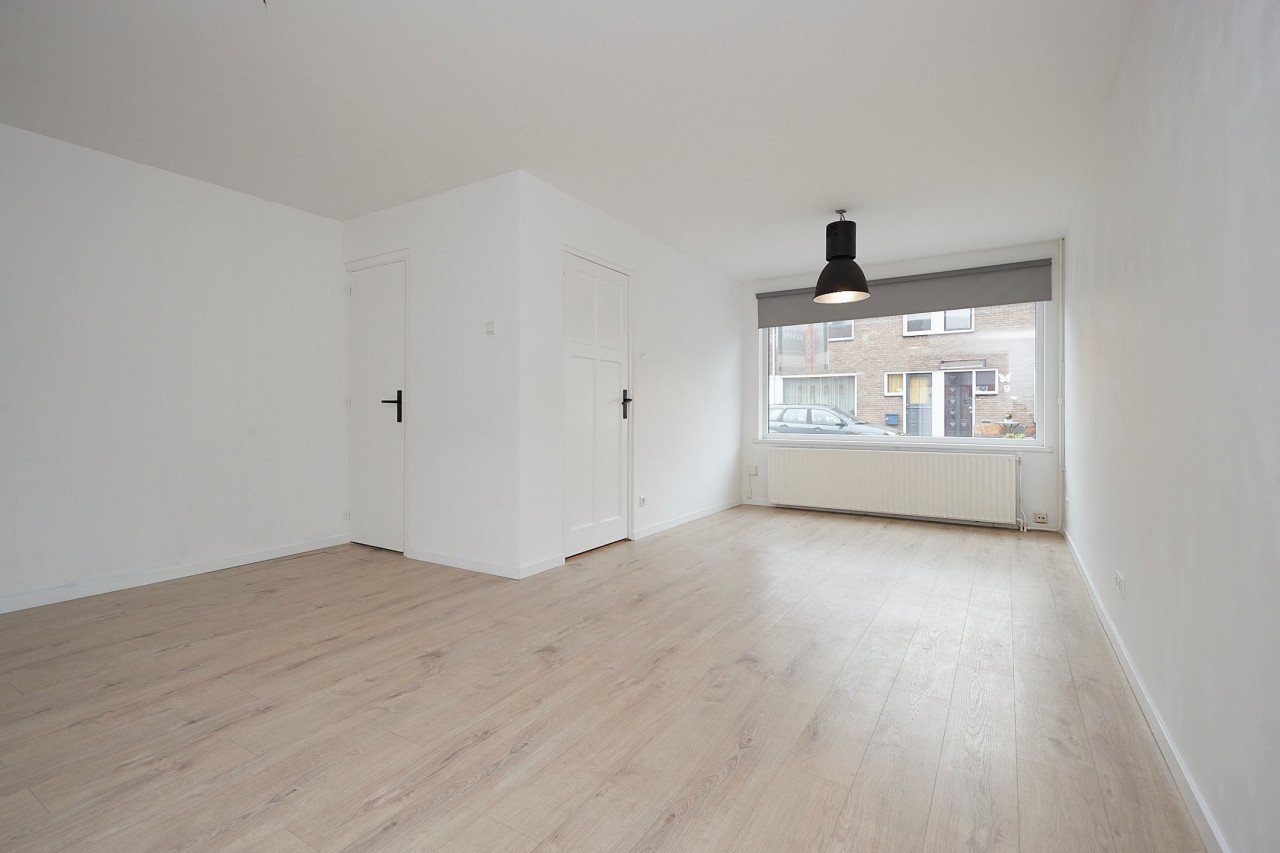 Te huur: Ruime gemeubileerde eengezinswoning met drie slaapkamers