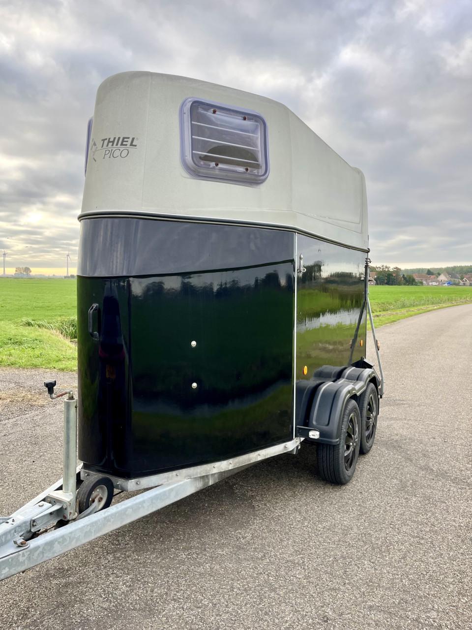 Polyester lichtgewicht Thiel met zadelkamer en aluminium bodem