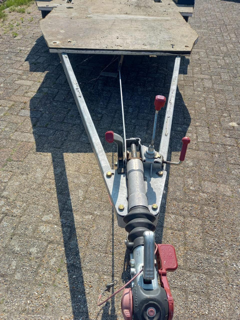 Caravan chassis alko met kenteken.ideaal voor boottrailer te maken. 600 eur