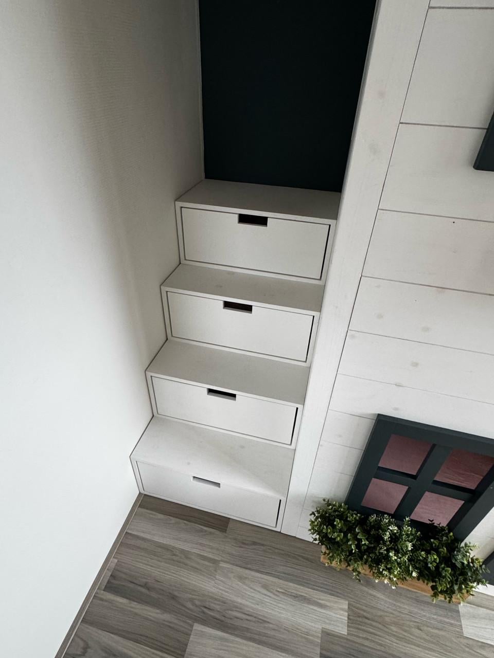 Uniek speelbed / huisjesbed met glijbaan, trap & lades