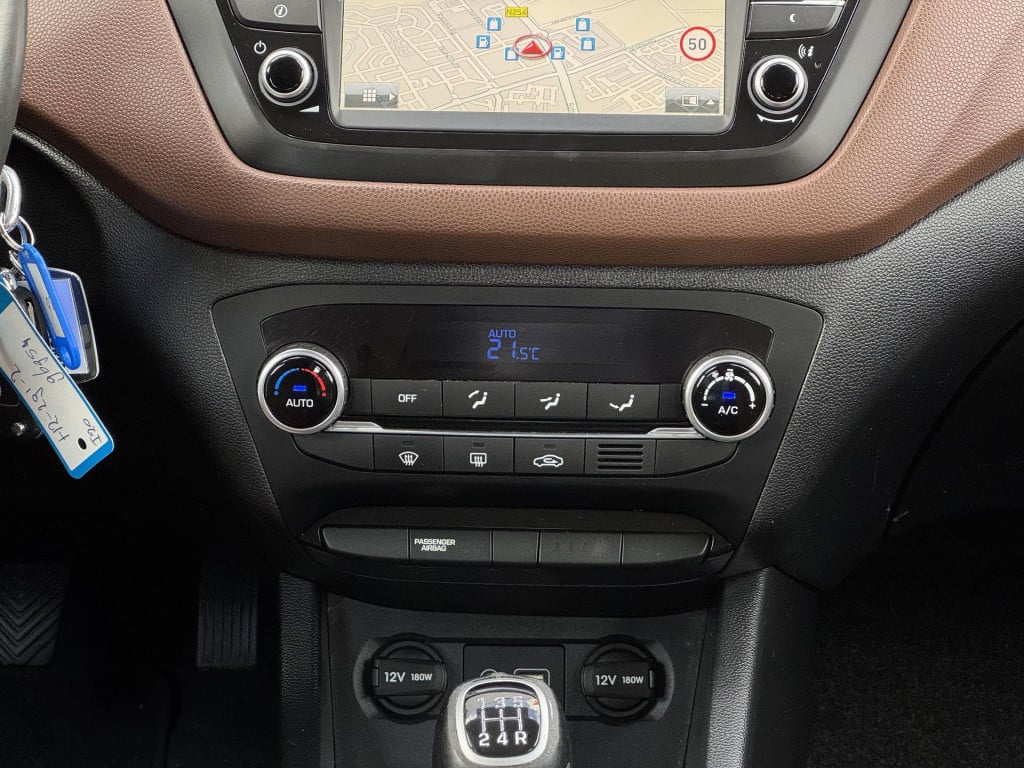 Hyundai I 20 1.2 hp i-motion comfort | trekhaak | navigatie | camera | park
