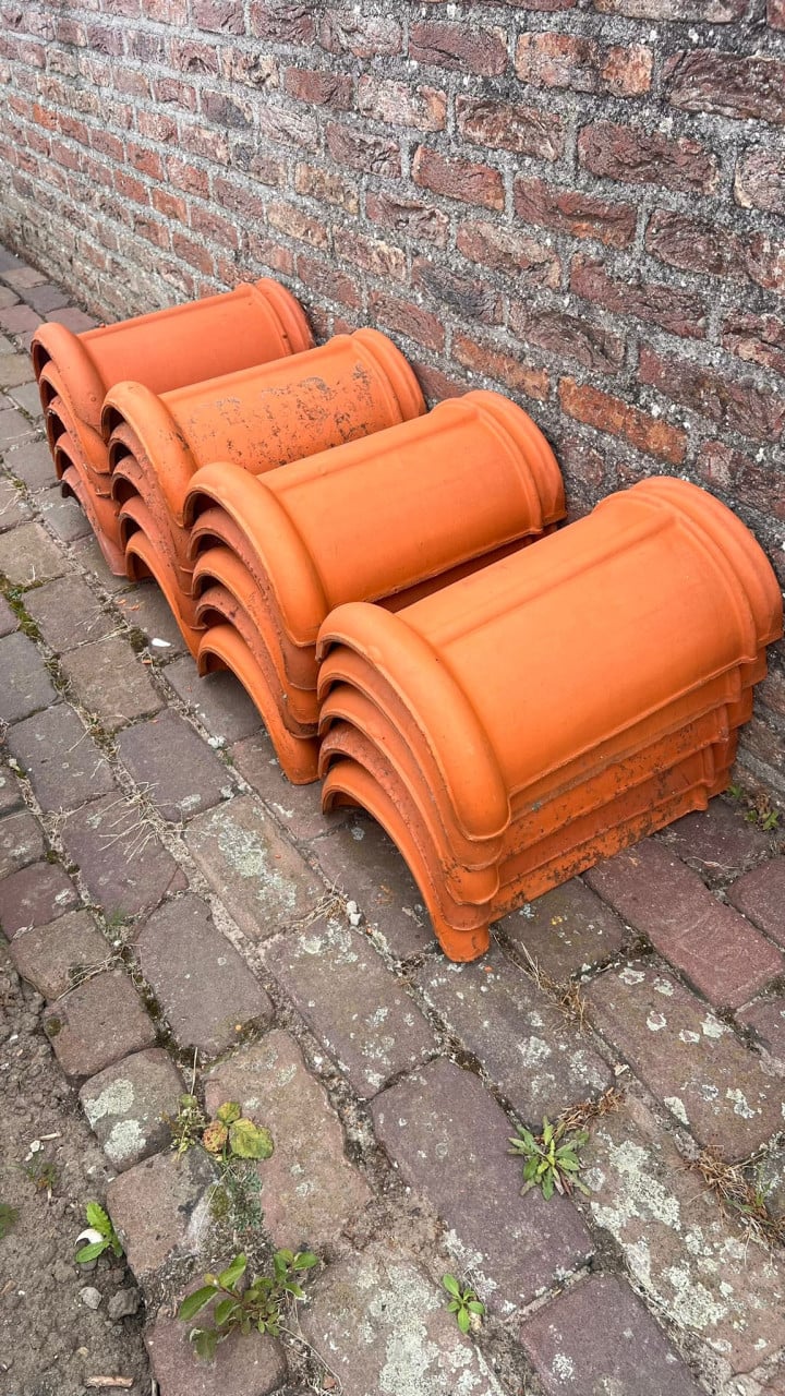 Dakpannen nokvorsten  Gebr. Laumans Tegelen