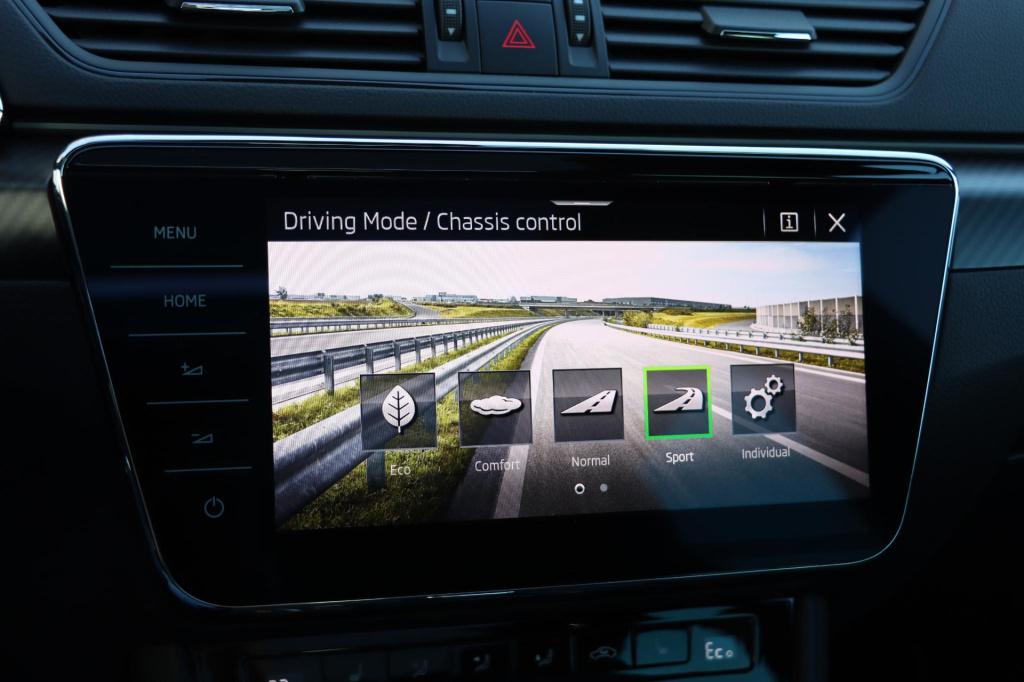 Skoda Superb combi 1.4 tsi iv sportline 218pk dsg6