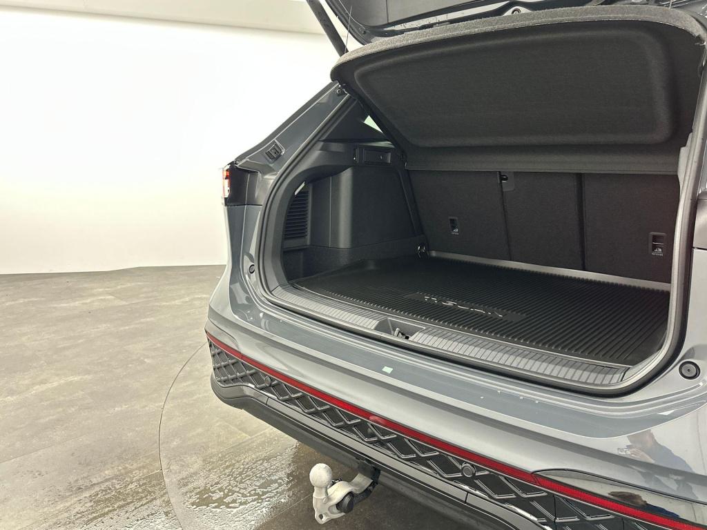Volkswagen Tiguan r-line edition 272 plug in hybride black style pakket