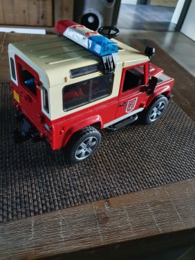 Leuke vintage Bruder Landrover brandweerauto met accessoires...