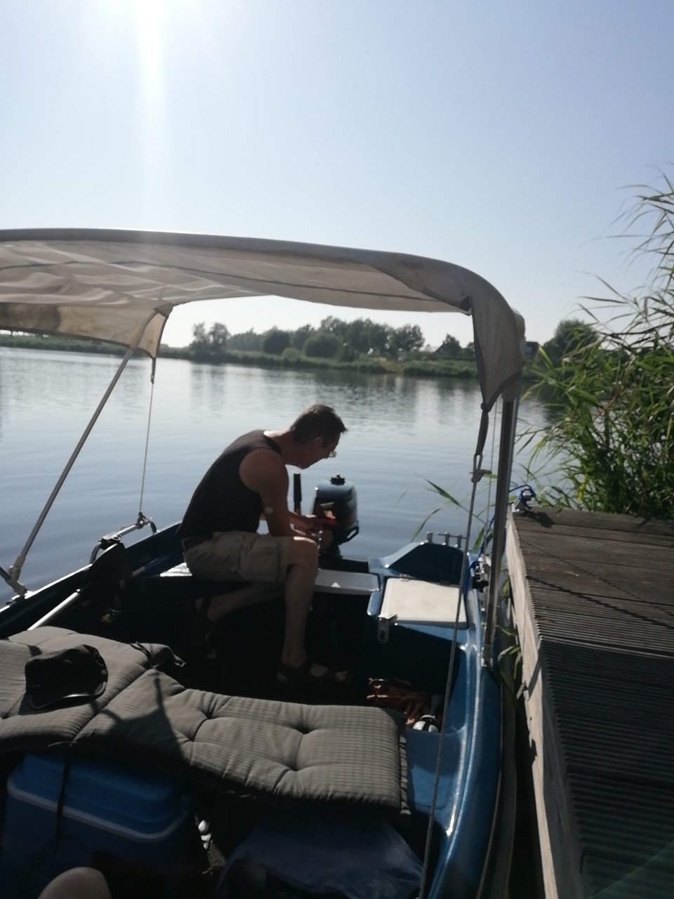 Boot met  trailer en 5 pk Mercury kortstaart motor .