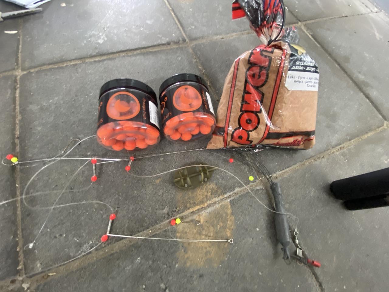 Fishing rod, chair, net, food, bag. All inclusife!