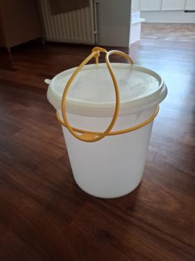 Tupperware emmer.