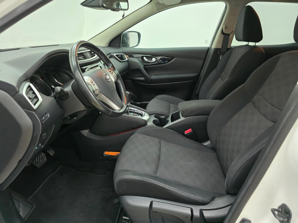 Nissan Qashqai occasion automaat 1.2 connect edition met parkeercamera en p