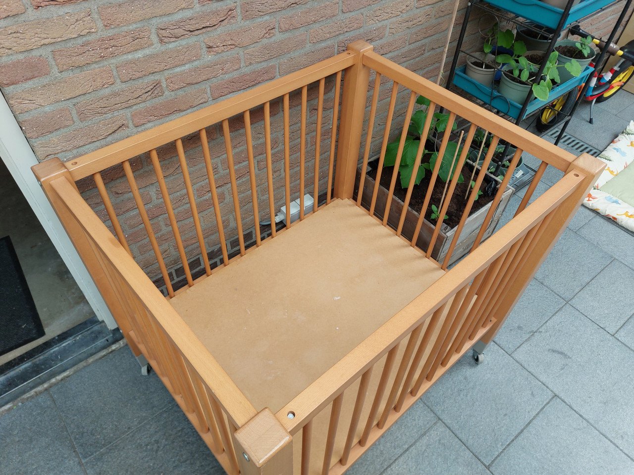 Verstelbare box op wieltjes
