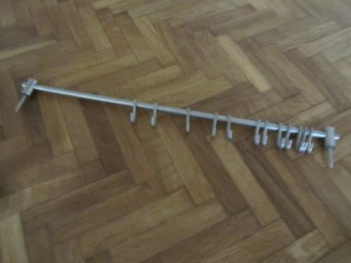 Rvs stang met haken om spullen op te hangen..