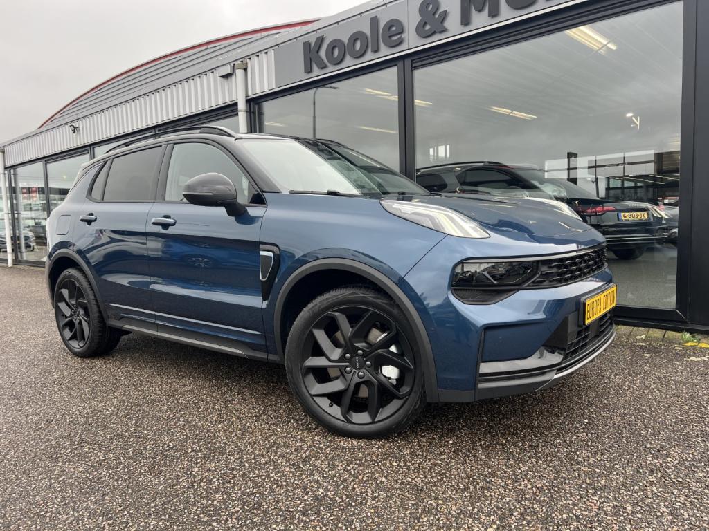 Lynk & Co 01 1.5 261pk plug in hybrid ,black edition , zwarte velgen , pano