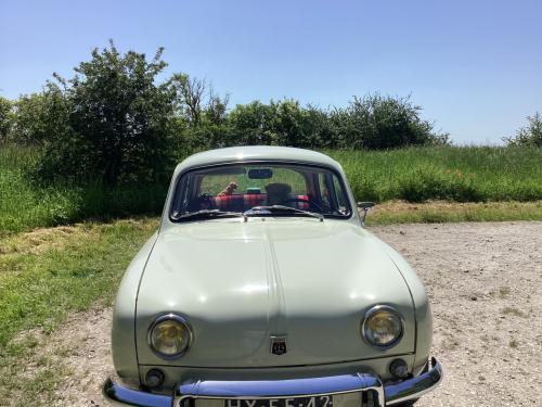 Renault Dauphine.
