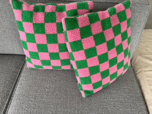 Te koop: 2 kussens