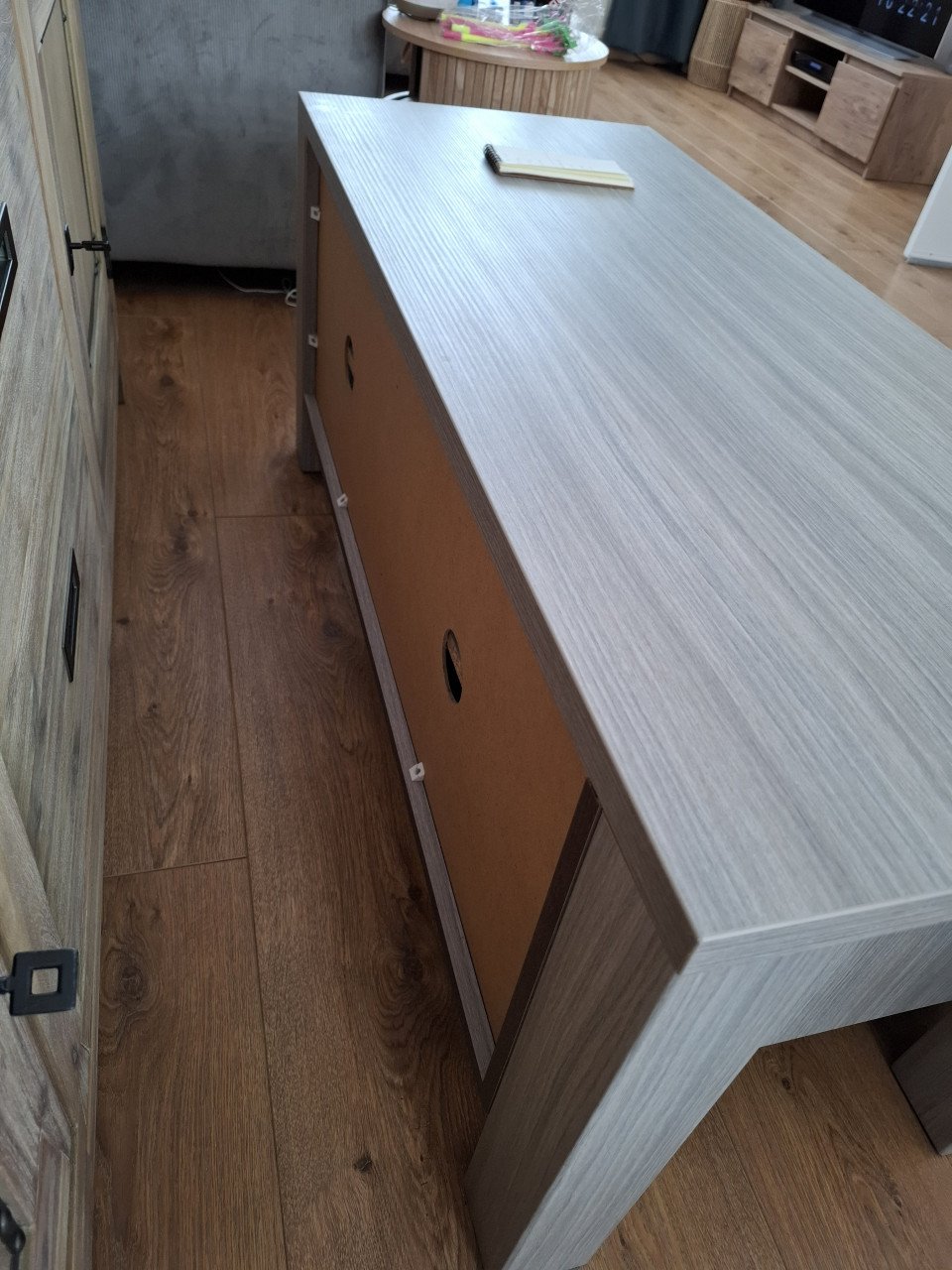 Tv kast + bijbehorende wandplank