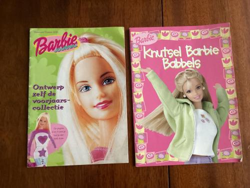 4 boekjes van Barbie.    1999. 2001.