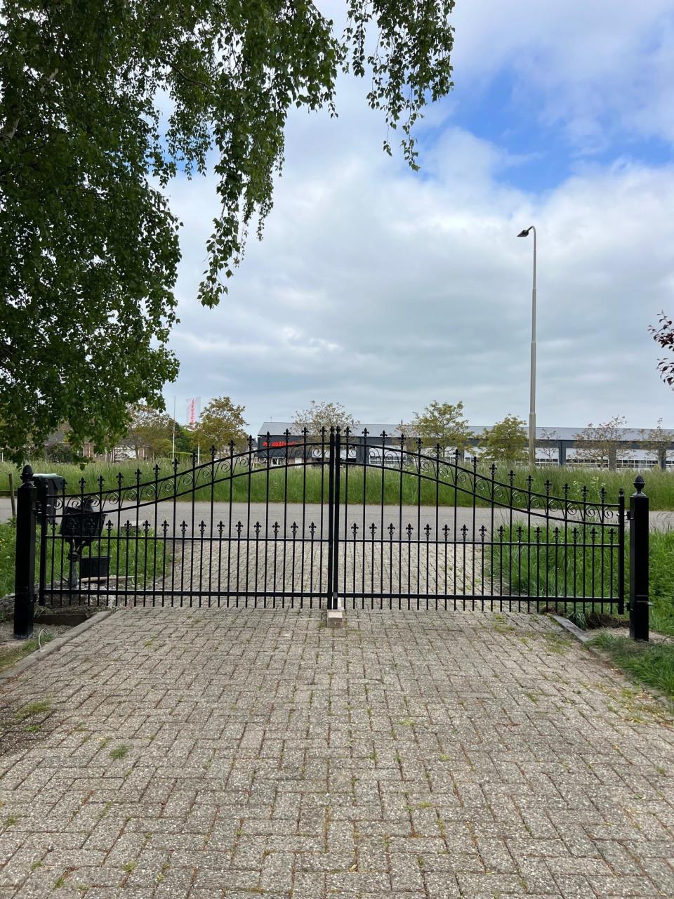 Showmodel Poort mag nu met korting weg. 400 cm breed.