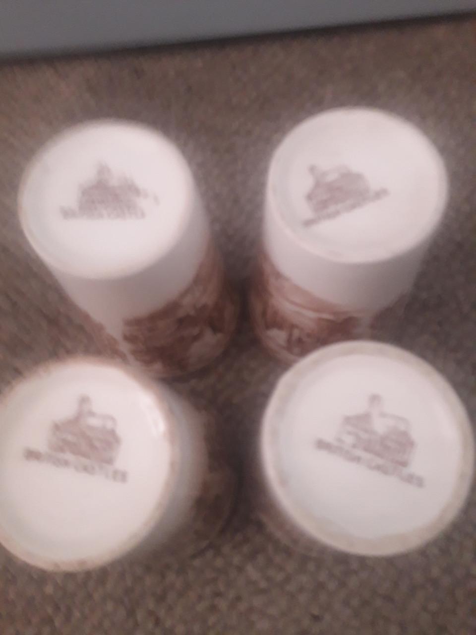 4 melkbekers P. Regout