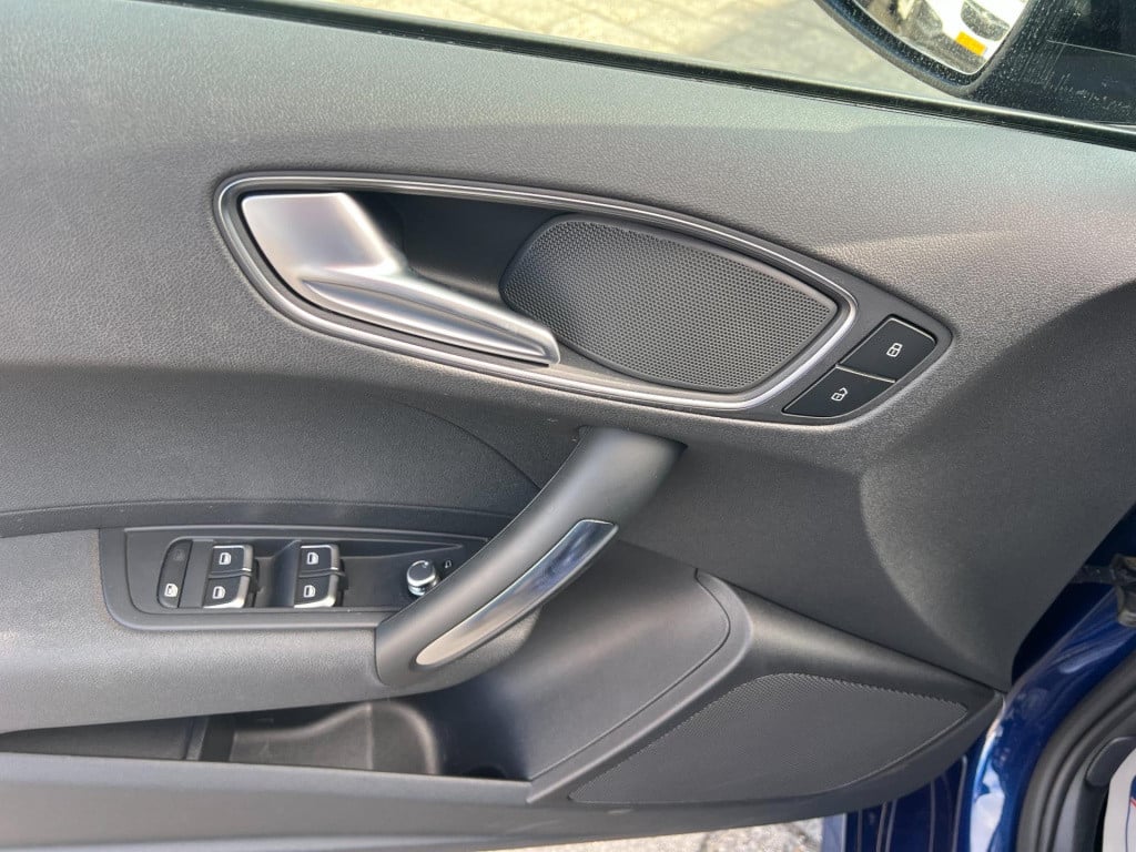 Audi A1 Sportback 1.0 tfsi adrenalin, s-line, navi enz...