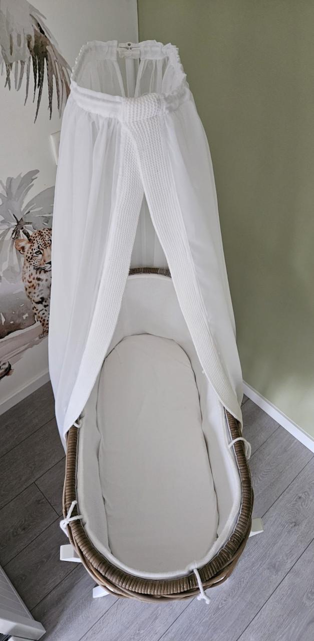 Mooie in nieuwstaat  verkerende baby wieg