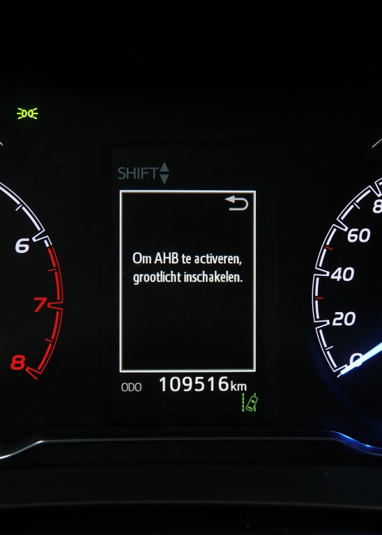 Toyota Yaris 1.0 vvt-i | camera | 15" | bluetooth |