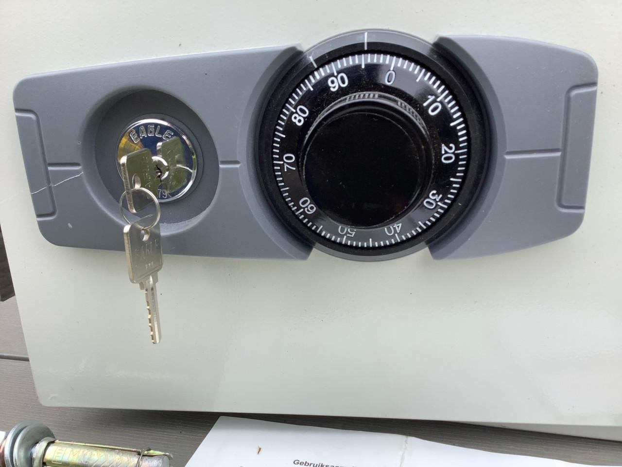 Kluis kluisje brandkast brandkastje met sleutels en cijferslot