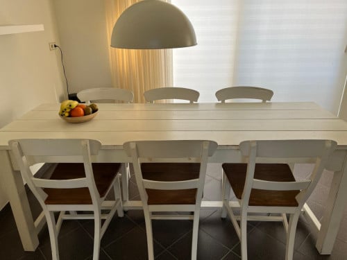 Tafel met 6 stoelen