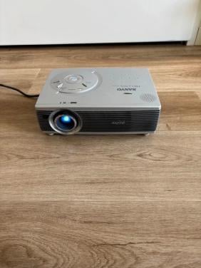 Sanyo SVGA beamer projector PLC-SW35