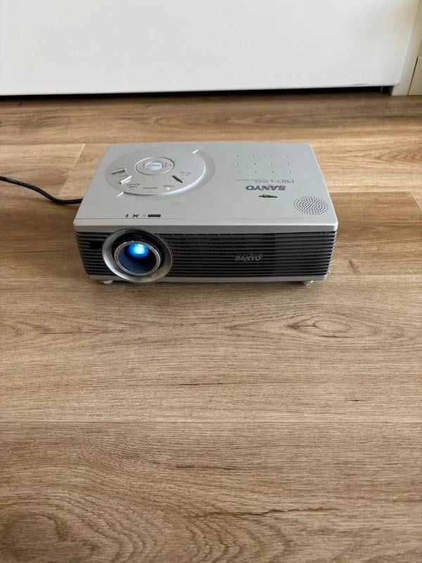 Sanyo SVGA beamer projector PLC-SW35