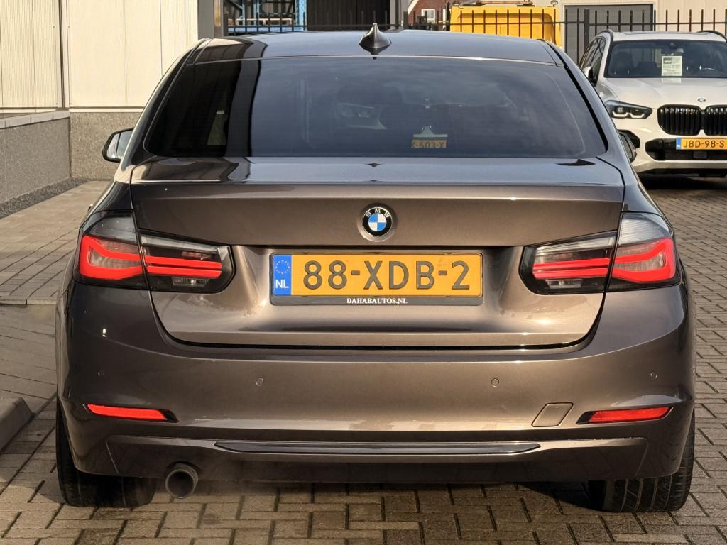 BMW 3-serie 320i high executive | harman/kardon | leder | v + a parkeersens