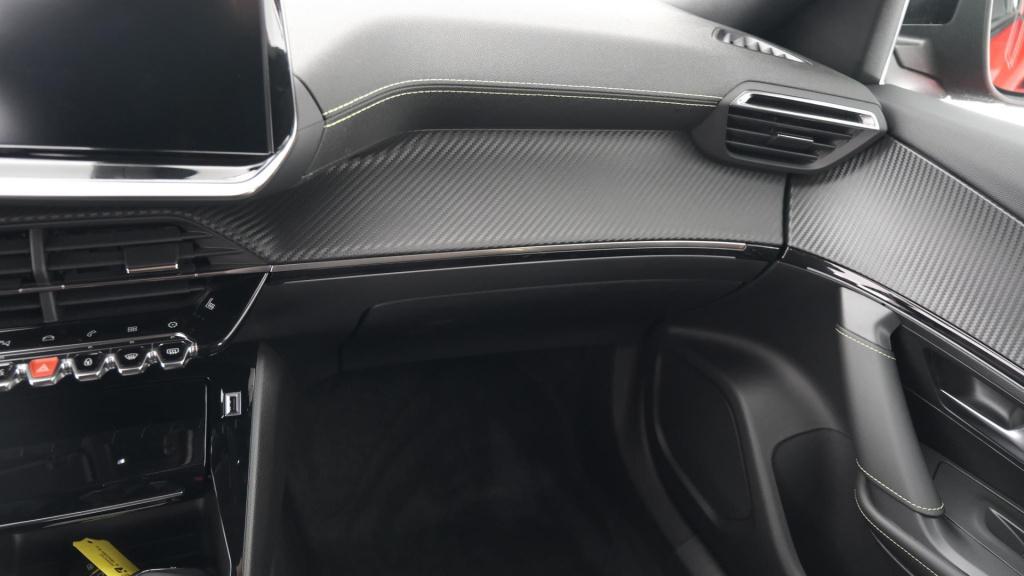 Peugeot 2008 puretech 130 gt | camera | dodehoekdetectie | navigatie | park