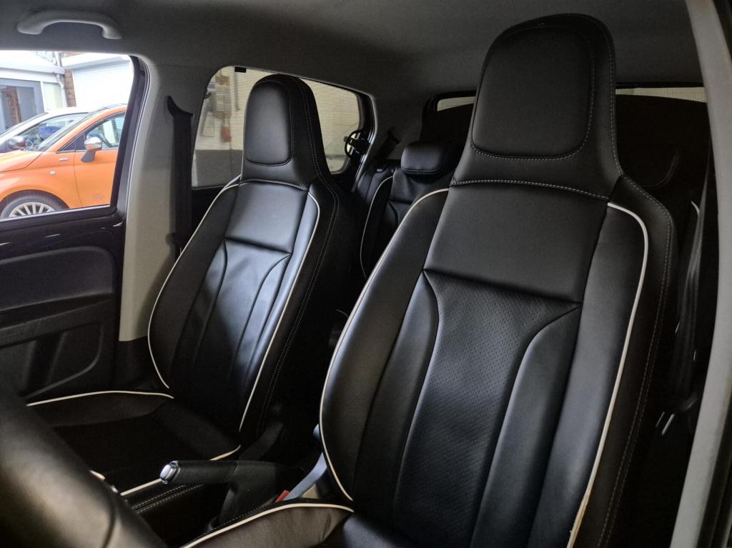 Volkswagen UP! 1.0 high up! / leren bekleding / cruisecontrol