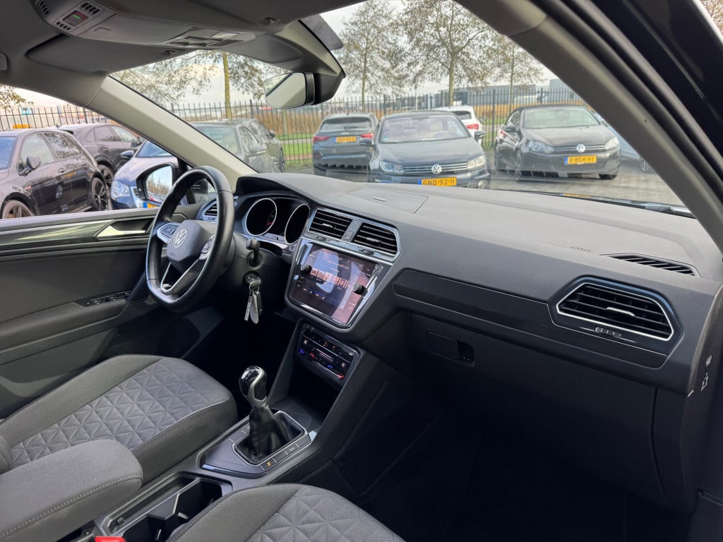 Volkswagen Tiguan 1.5 tsi *black edition * camera * cruise control * clima 