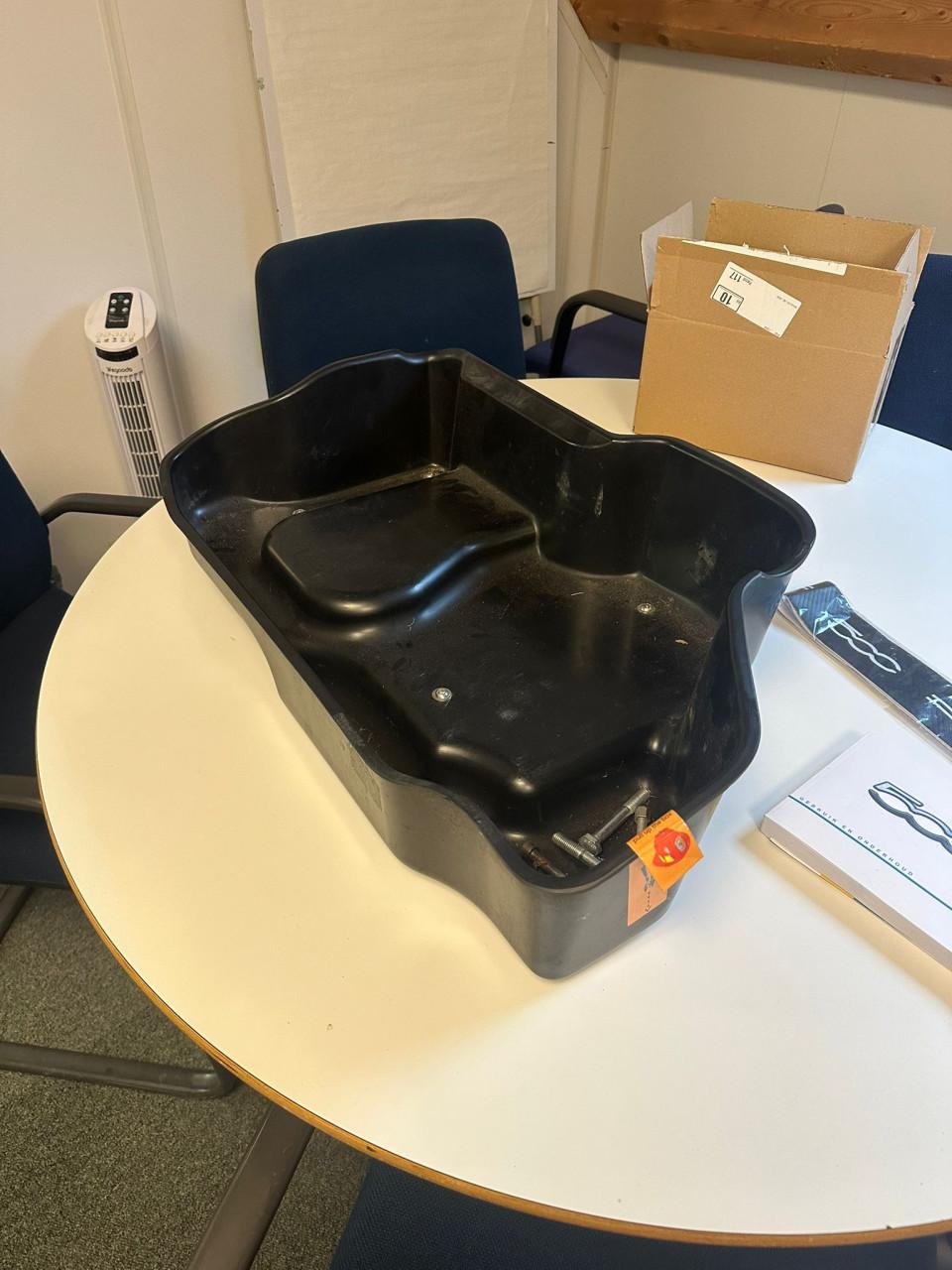 Fiat 500E frunk Set 1