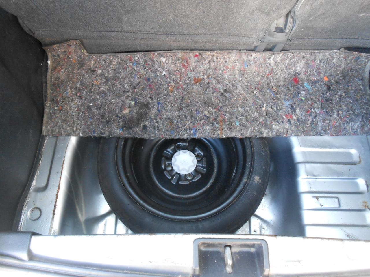 Toyoto Yaris VVT-i Luna uit 2003. APK tot 29-3-2027. Van particulier