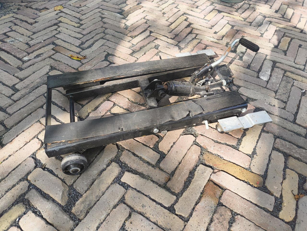 HBM universele verrijdbare motorlift