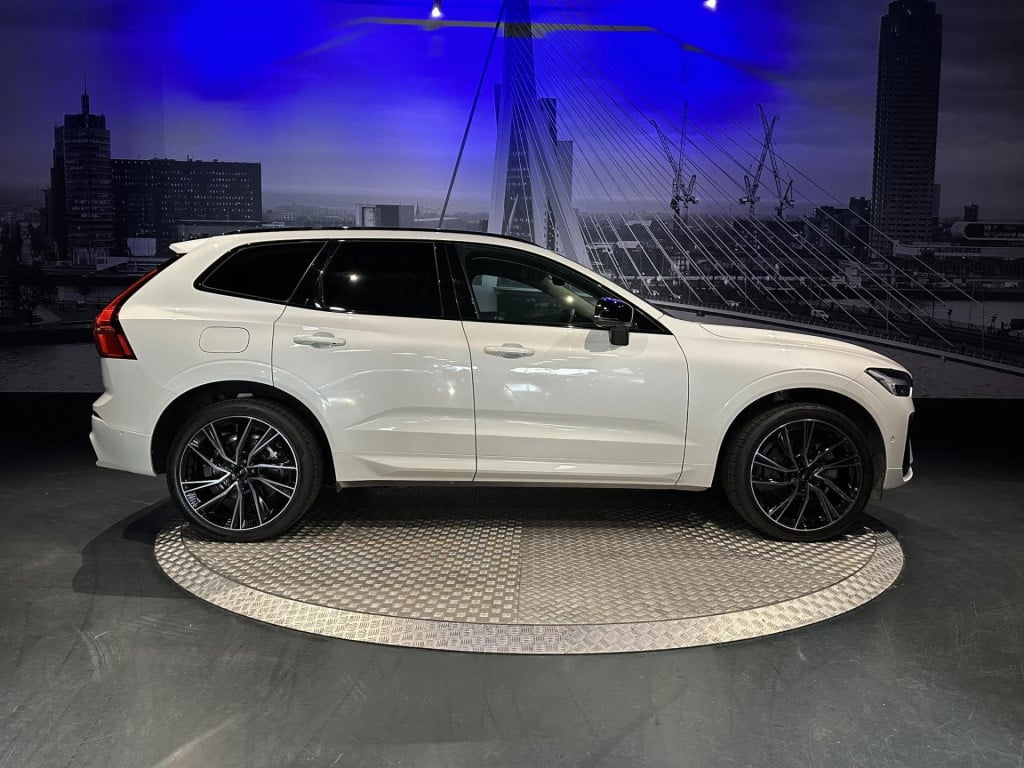 Volvo XC60 2.0 t6 plug-in hybrid awd plus dark *pano*hksound*leder*memory*