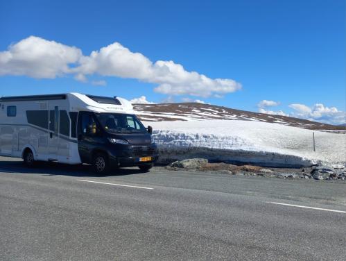 **Prachtige 4 pers. camper huren. Te huur 4 pers automaat camper**