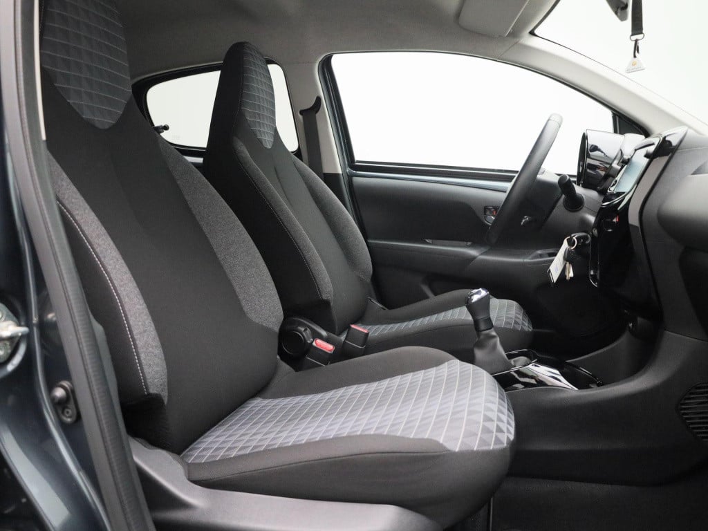 Peugeot 108 1.0 e-vti allure | lmv | climate control | dab | apple carplay 