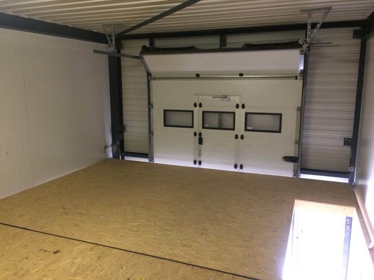 TE HUUR bedrijfsruimte / unit / loods / kantoor
