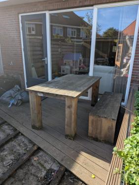 Steigerhouten tafel en zitbank