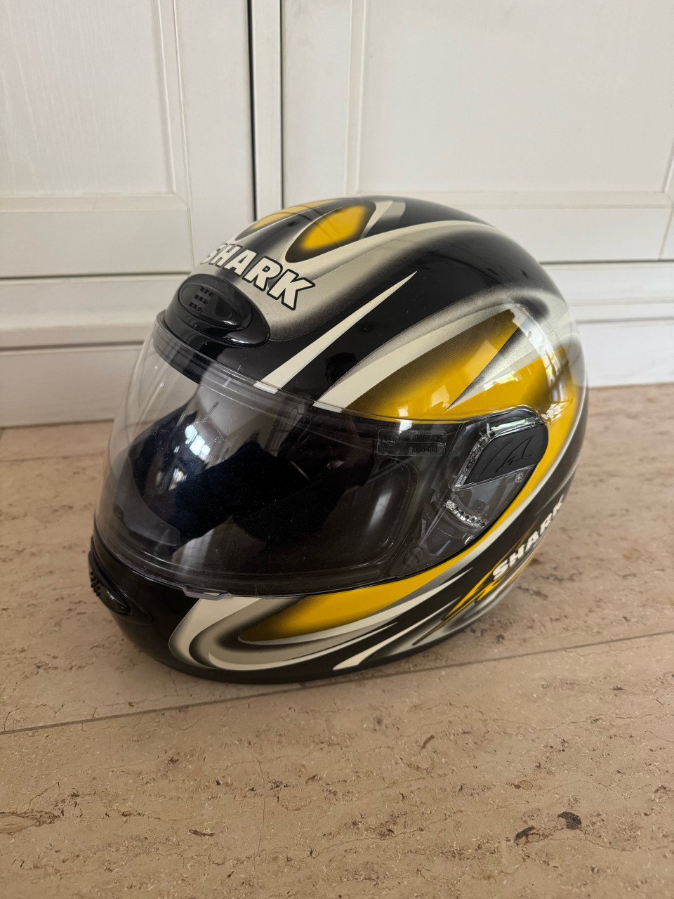 Sharp motorhelm