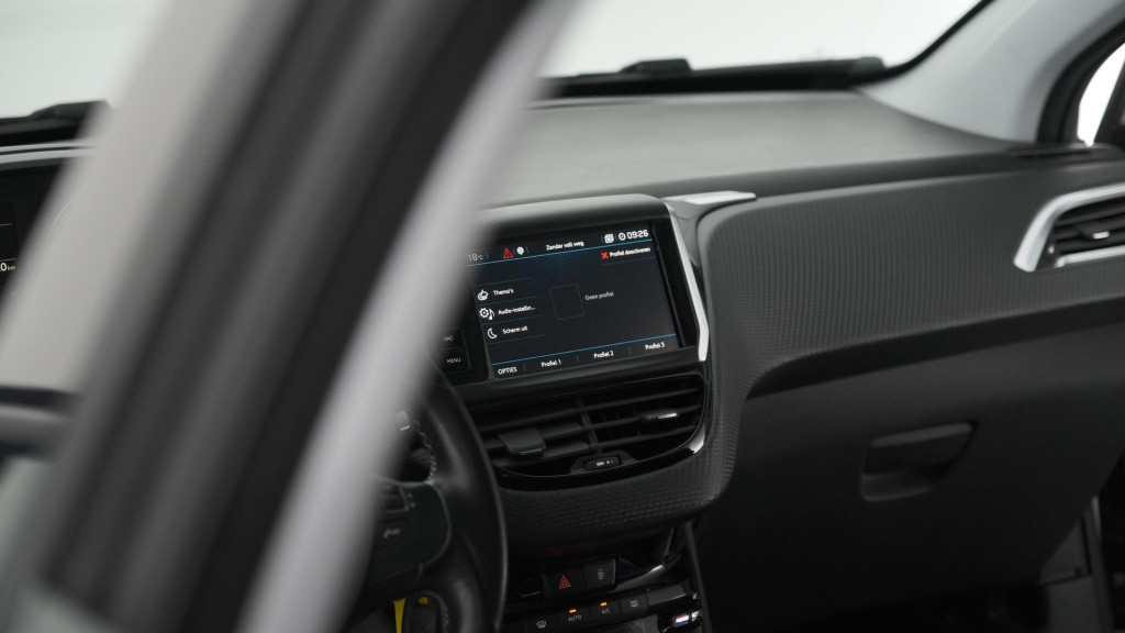 Peugeot 2008 puretech 82 signature | camera | apple carplay | parkeersensor