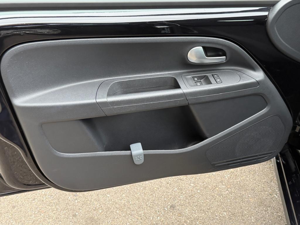 Volkswagen UP! 1.0 5-deurs | camera | cruise | airco | bluetooth | pdc | ri